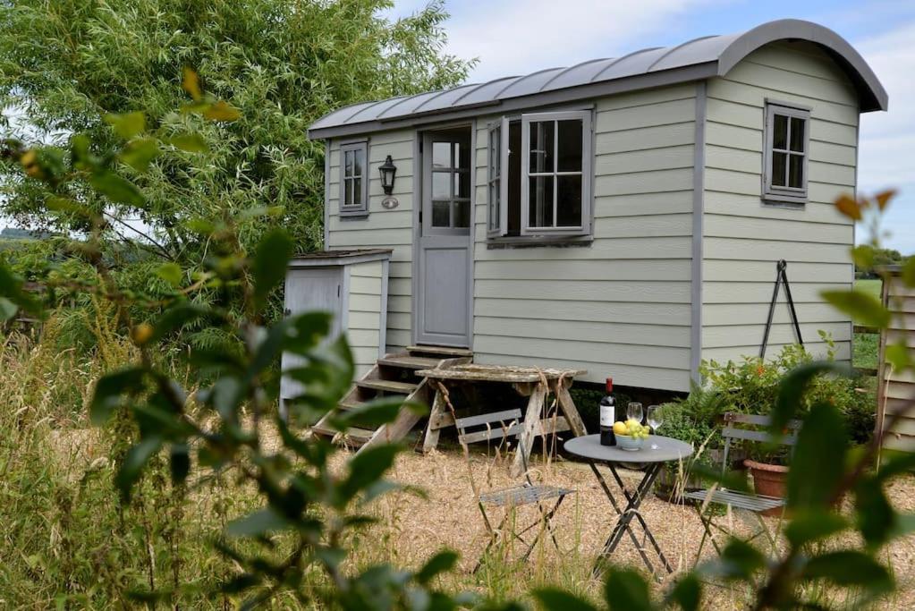 The Shepherd'S Hut @ Chichester Cottage Exterior photo